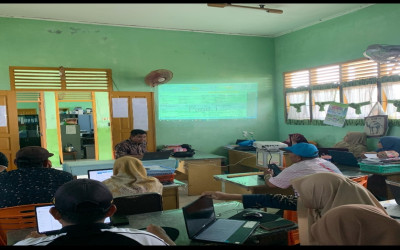 Kaur TU MAN Aceh Singkil pandu pembuatan SKP berbasis E-Kinerja bagi ASN MAN Aceh Singkil.